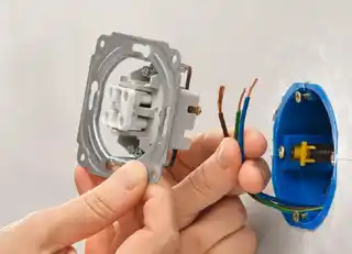 Instalação de tomadas e interruptores